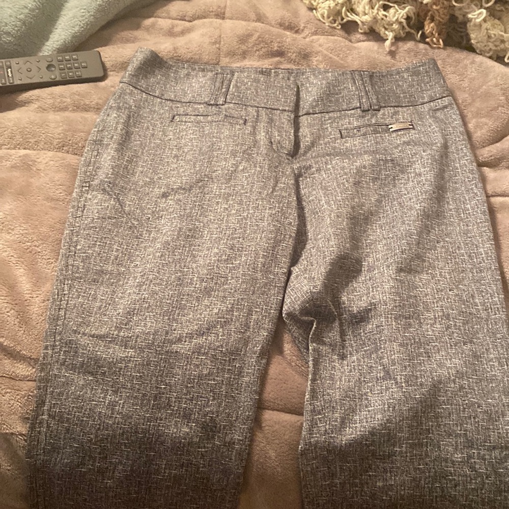 Express size 6 capri grey and black